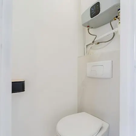 Joli 20m2 Cozy Et Equipe Avec Terrasse ! *